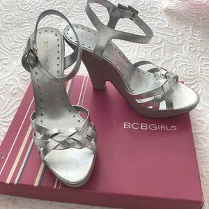 BCBGirls TAMRA-LI Platform Wedge Sandal - Silver Strap Linen Wedge NIB 8.5